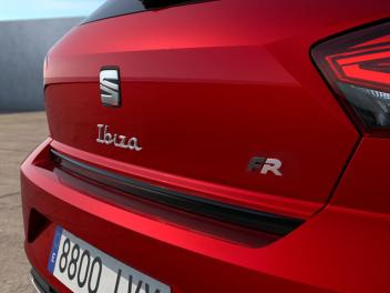 moldura porton trasero