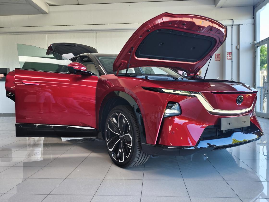 Mazda CX-6e