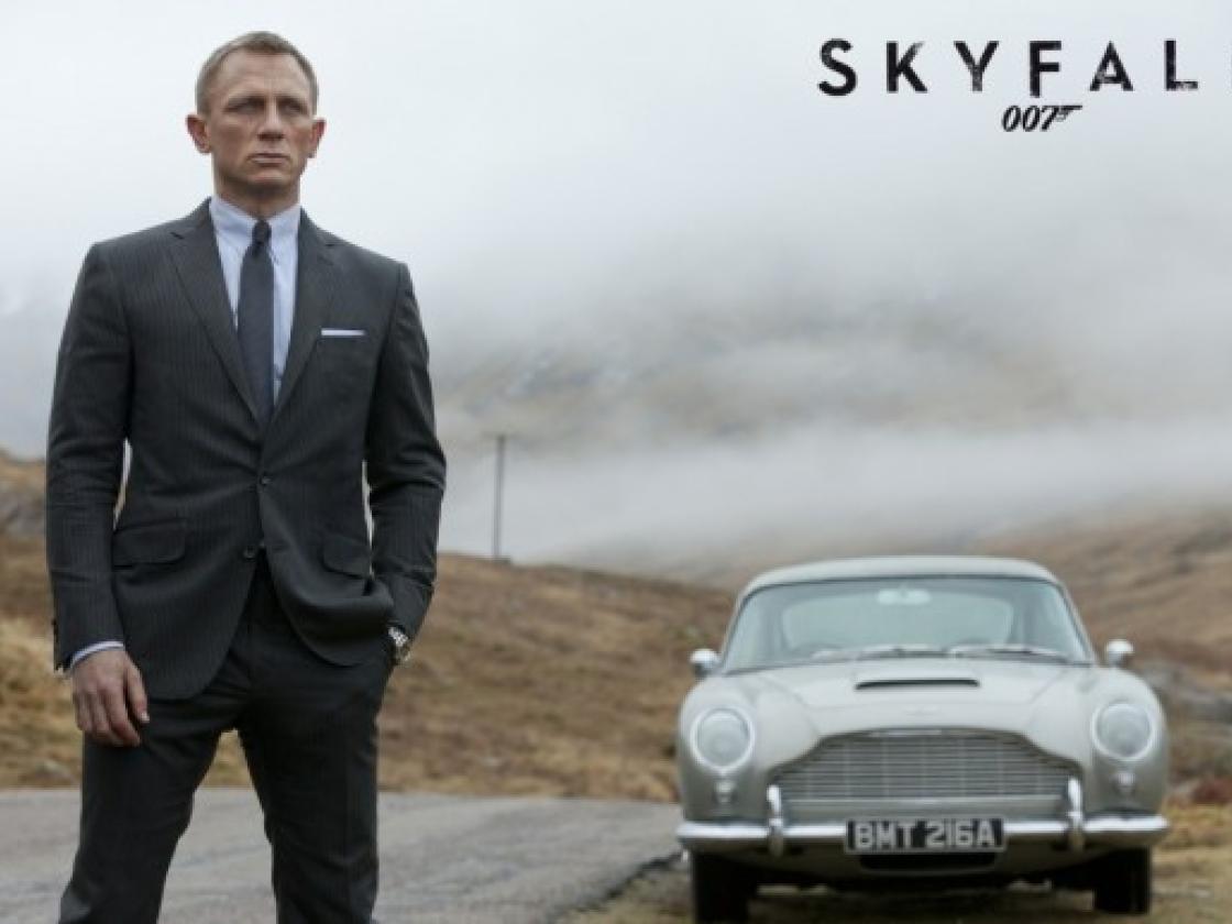 James Bond: cinc dècades de cotxes, luxe, acció i dones