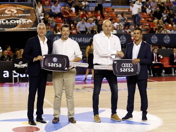 Sarsa y Baxi Bàsquet Manresa en la entrega de llaves